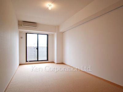 Bedroom ※Photo of the same layout on 4 floor. Decoration and fixture may differ.