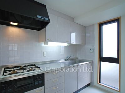 Kitchen ※Photo of the same layout on 4 floor. Decoration and fixture may differ.