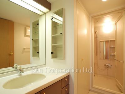 Powder Room ※Photo of the same layout on 4 floor. Decoration and fixture may differ.