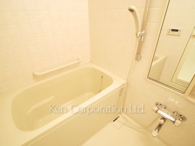 Bath ※Photo of the same layout on 4 floor. Decoration and fixture may differ.