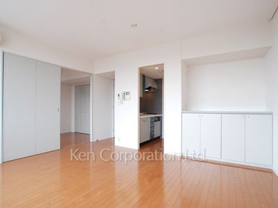 Living-Dining ※Photo of the same layout on 8 floor. Decoration and fixture may differ.