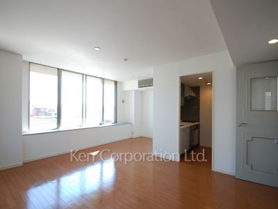 Living-Dining ※Photo of the same layout on 8 floor. Decoration and fixture may differ.