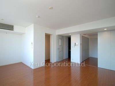 Living-Dining ※Photo of the same layout on 8 floor. Decoration and fixture may differ.