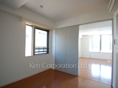 Bedroom ※Photo of the same layout on 8 floor. Decoration and fixture may differ.