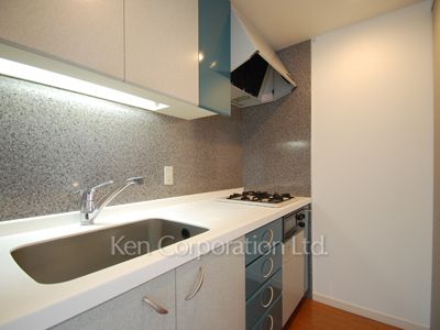 Kitchen ※Photo of the same layout on 8 floor. Decoration and fixture may differ.