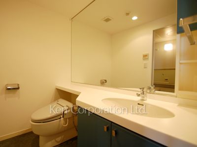 Powder Room ※Photo of the same layout on 8 floor. Decoration and fixture may differ.