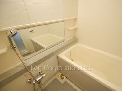 Bath ※Photo of the same layout on 8 floor. Decoration and fixture may differ.