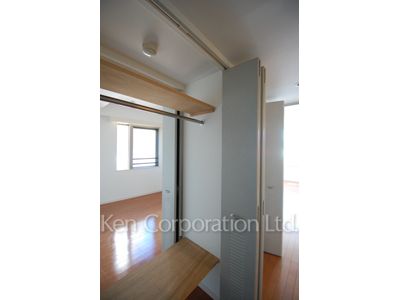 Closet ※Photo of the same layout on 8 floor. Decoration and fixture may differ.