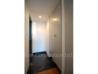 Entrance ※Photo of the same layout on 8 floor. Decoration and fixture may differ.