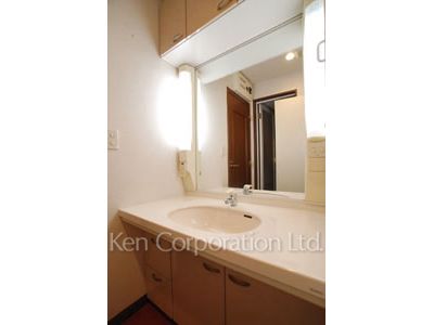 Powder Room ※Photo of the same layout on 3 floor. Decoration and fixture may differ.