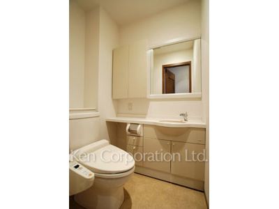 Lavatory ※Photo of the same layout on 3 floor. Decoration and fixture may differ.
