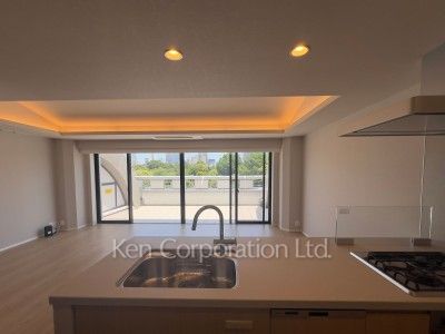 Kitchen ※Photo of the same layout on 7 floor. Decoration and fixture may differ.