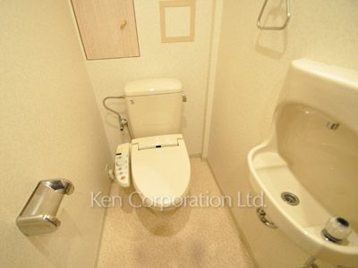 Lavatory ※Photo of the same layout on 2 floor. Decoration and fixture may differ.