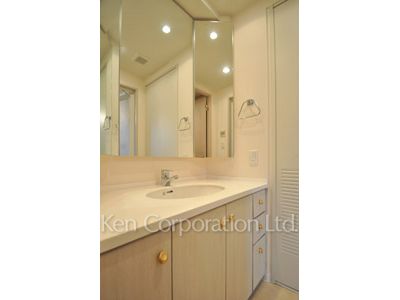 Powder Room ※Photo of the same layout on 2 floor. Decoration and fixture may differ.
