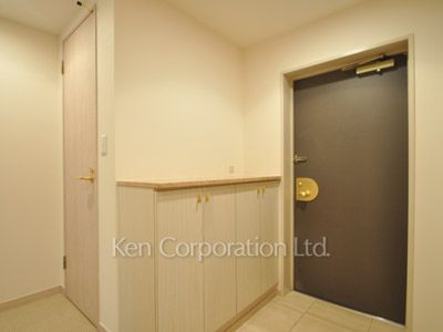 Entrance ※Photo of the same layout on 2 floor. Decoration and fixture may differ.