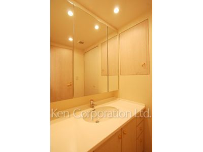 Powder Room ※Photo of the same layout on 6 floor. Decoration and fixture may differ.