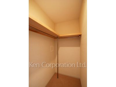 Walk-In Closet ※Photo of the same layout on 6 floor. Decoration and fixture may differ.