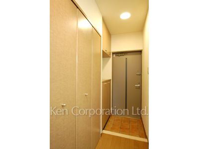 Entrance ※Photo of the same layout on 4 floor. Decoration and fixture may differ.