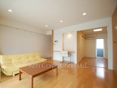 Living-Dining ※Photo of the same layout on 7 floor. Decoration and fixture may differ.