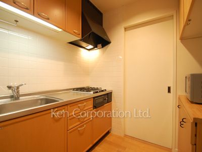 Kitchen ※Photo of the same layout on 7 floor. Decoration and fixture may differ.