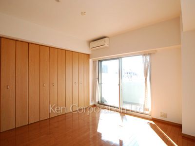 Bedroom ※Photo of the same layout on 4 floor. Decoration and fixture may differ.