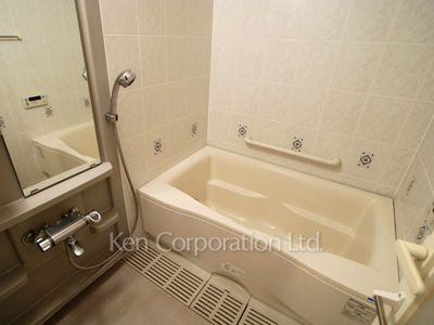 Bath ※Photo of the same layout on 4 floor. Decoration and fixture may differ.