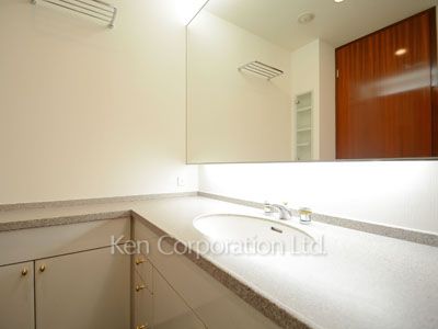 Powder Room ※Photo of the same layout on 25 floor. Decoration and fixture may differ.