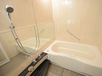 Bath ※Photo of the same layout on 25 floor. Decoration and fixture may differ.