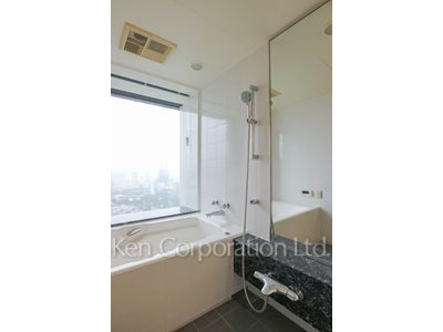 Bath ※Photo of the same layout on 26 floor. Decoration and fixture may differ.