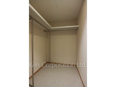 Closet ※Photo of the same layout on 26 floor. Decoration and fixture may differ.