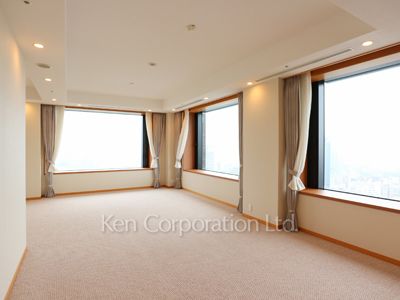 Living-Dining ※Photo of the same layout on 26 floor. Decoration and fixture may differ.