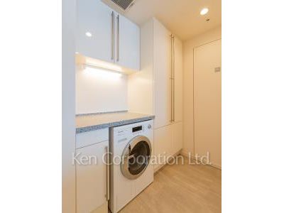 Powder Room ※Photo of the same layout on 27 floor. Decoration and fixture may differ.