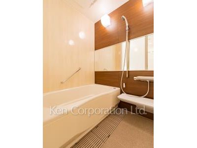 Bath ※Photo of the same layout on 27 floor. Decoration and fixture may differ.