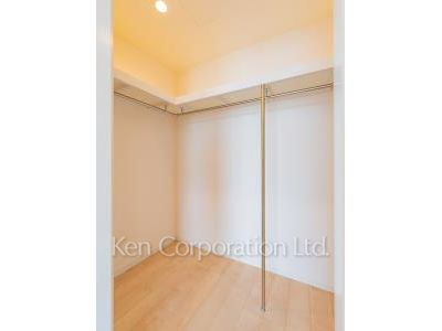 Closet ※Photo of the same layout on 27 floor. Decoration and fixture may differ.
