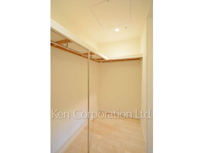 Walk-In Closet ※Photo of the same layout on 25 floor. Decoration and fixture may differ.