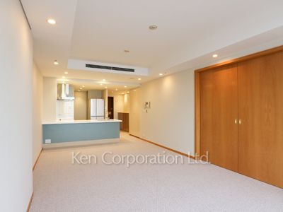 Living-Dining ※Photo of the same layout on 34 floor. Decoration and fixture may differ.