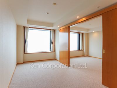 Bedroom ※Photo of the same layout on 34 floor. Decoration and fixture may differ.