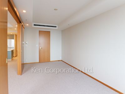 Bedroom ※Photo of the same layout on 34 floor. Decoration and fixture may differ.