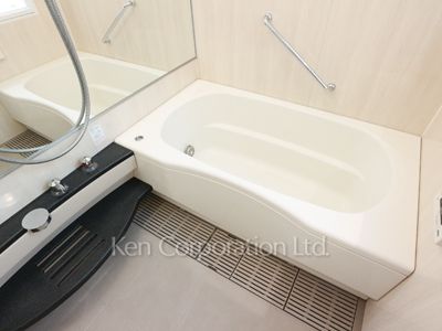 Bath ※Photo of the same layout on 34 floor. Decoration and fixture may differ.