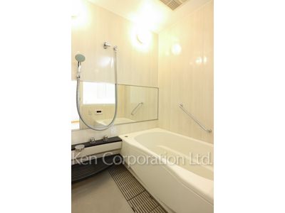 Bath ※Photo of the same layout on 34 floor. Decoration and fixture may differ.