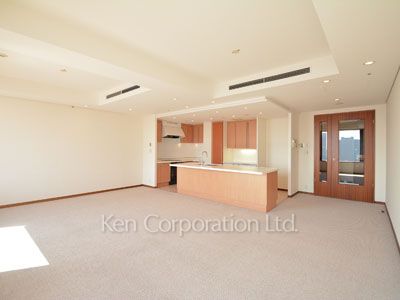 Living-Dining ※Photo of the same layout on 25 floor. Decoration and fixture may differ.