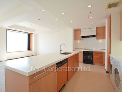 Kitchen ※Photo of the same layout on 25 floor. Decoration and fixture may differ.