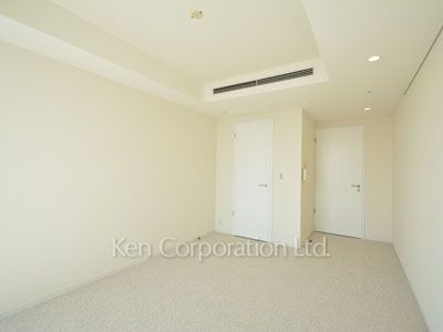 Master Bedroom ※Photo of the same layout on 33 floor. Decoration and fixture may differ.