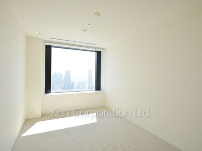 Bedroom ※Photo of the same layout on 33 floor. Decoration and fixture may differ.