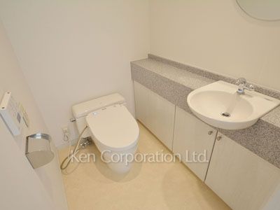 Lavatory ※Photo of the same layout on 33 floor. Decoration and fixture may differ.