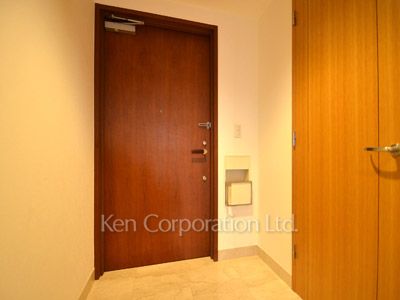 Entrance ※Photo of the same layout on 24 floor. Decoration and fixture may differ.
