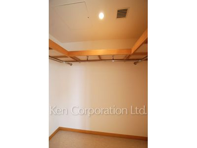 Closet ※Photo of the same layout on 20 floor. Decoration and fixture may differ.