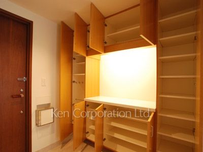 Closet ※Photo of the same layout on 20 floor. Decoration and fixture may differ.