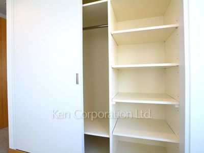 Closet ※Photo of the same layout on 21 floor. Decoration and fixture may differ.