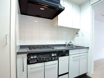 Kitchen ※Photo of the same layout on 2 floor. Decoration and fixture may differ.